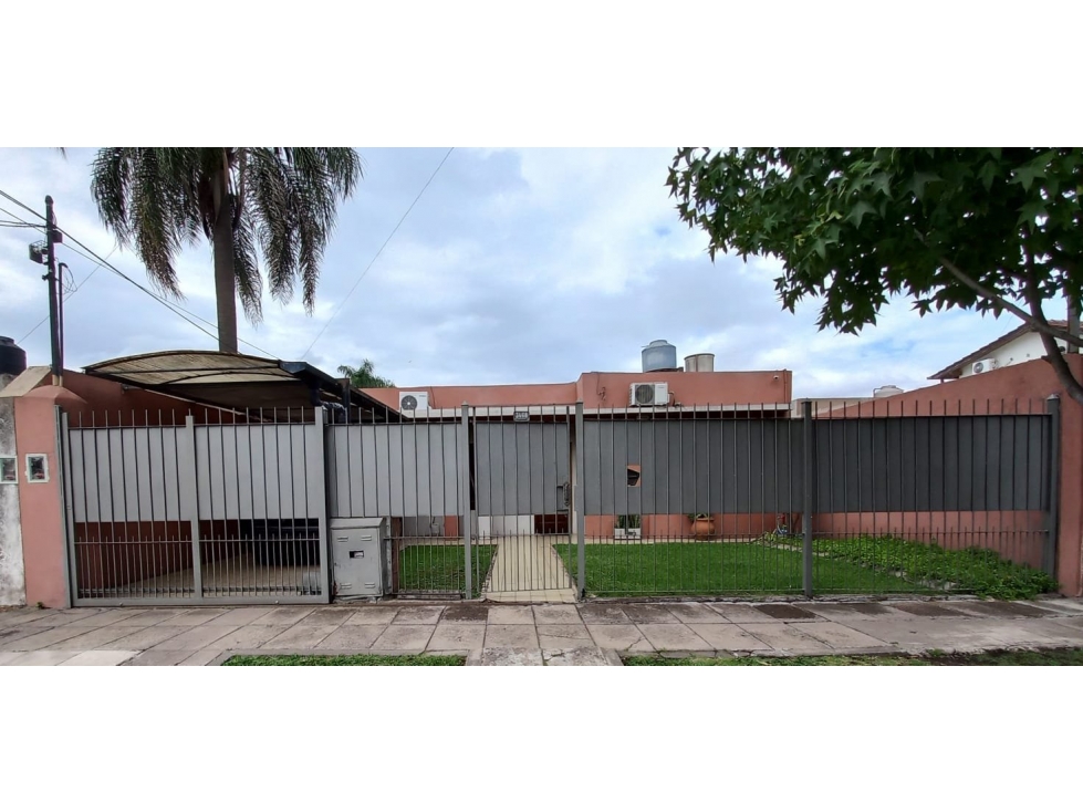IMPECABLE CASA EN VENTA EN CASTELAR SUR - 3