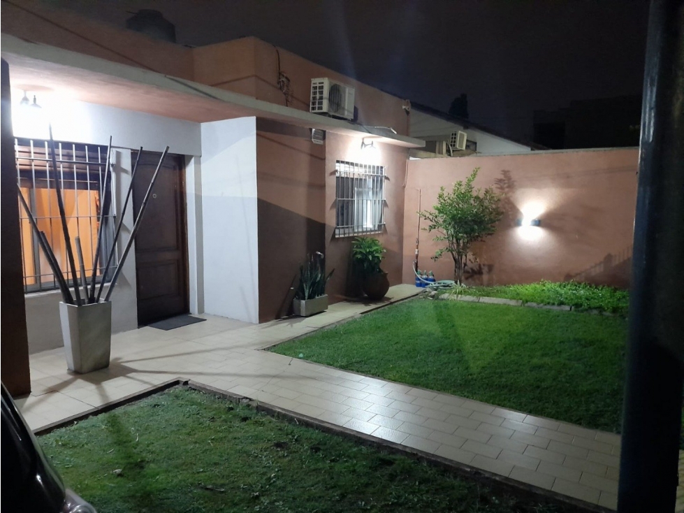 IMPECABLE CASA EN VENTA EN CASTELAR SUR - 6