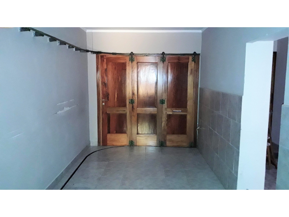 CASA CENTRICA CON LOCAL — foto 4