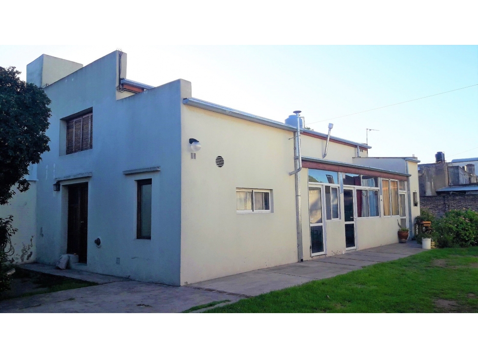 COMPLEJO DE 3 DEPARTAMENTOS EN BLOQUE CON RENTA - SOBRE AMPLIO TERRENO — foto 4