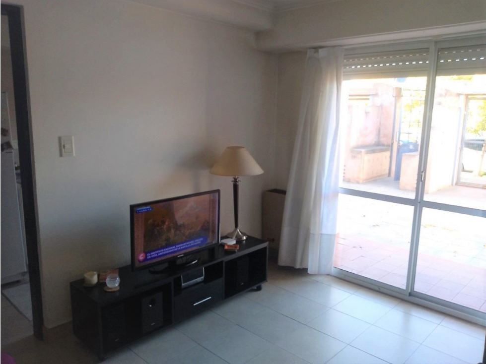 AMPLIO DEPARTAMENTO DE 1 DORMITORIO - PLANTA BAJA EN GRAN UBICACION! — foto 2