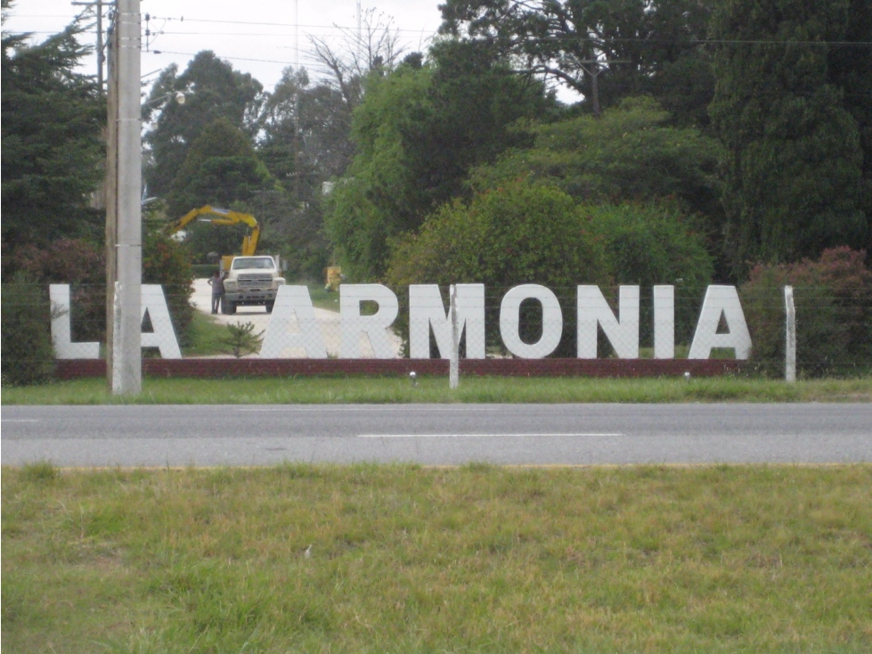 LOTE CON MEJORAS EN BARRIO " LA ARMONÍA" PILETA Y QUINCHO / FINANCIA — foto 2