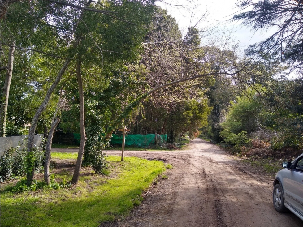 LATORRE PROP. VENDE LOTE DE 1700 M2 EN EL BARRIO EL SOSIEGO - 6