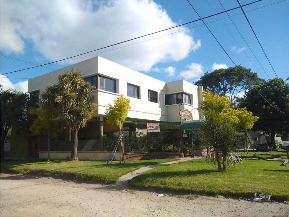 LOCAL + 2 DEPARTAMENTOS EN ESQUINA MUY COMERCIAL / TOMA PERMUTA — foto 4