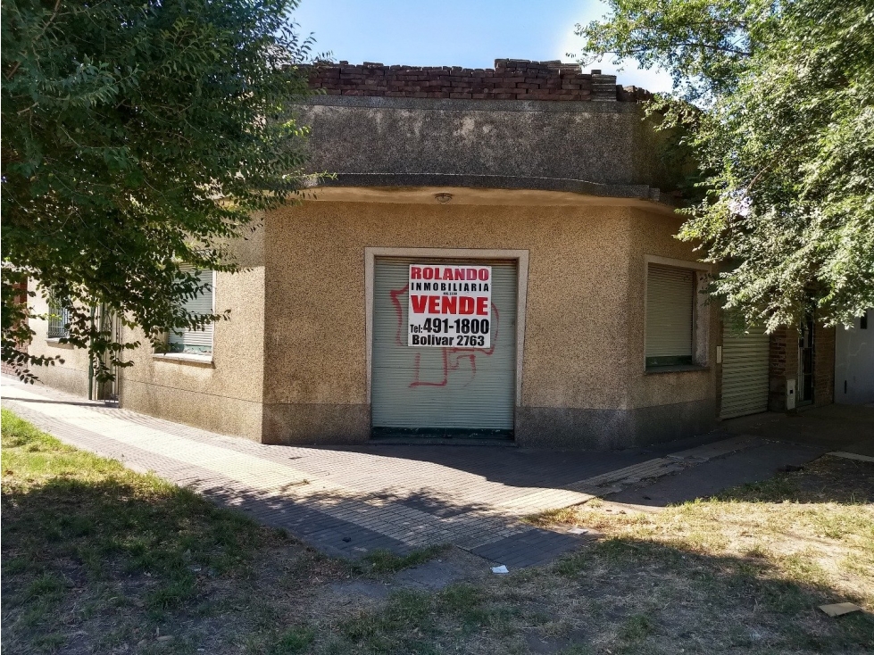Casa con local Hernandarias y Juramento