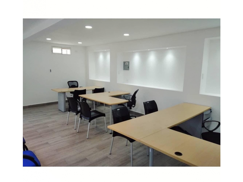 Se Alquilan Oficinas Plaza Fórum 15,20,35 Mts2 - 2
