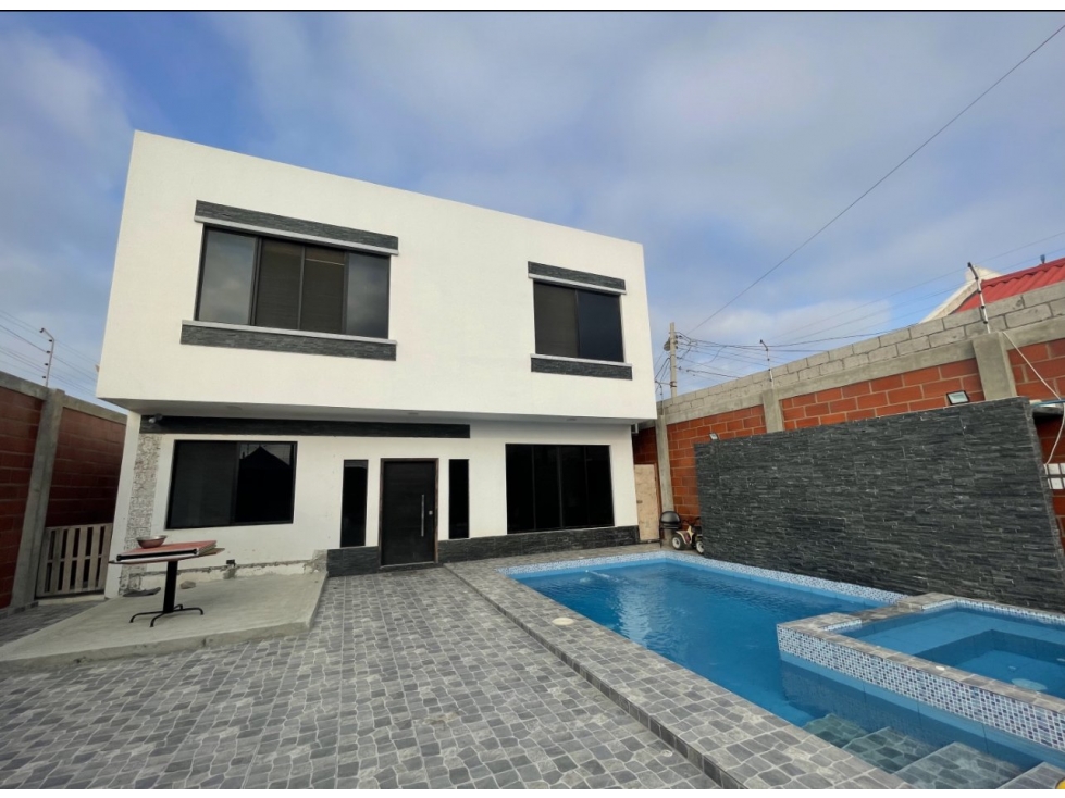 Magnifica Casa con Piscina, Cuarto de Vapor, Jaccuzi y Amplia Area Social en Salinas sector hipódromo. (Por la escuela Jefferson)