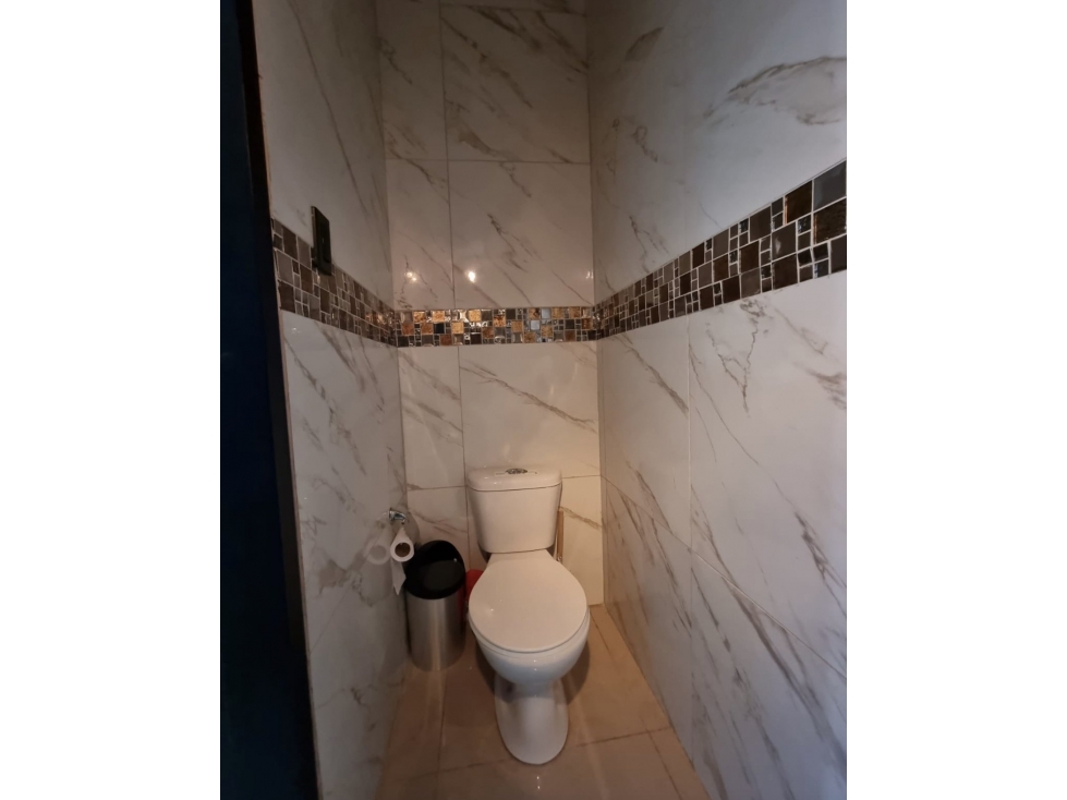 Magnifica Casa con Piscina, Cuarto de Vapor, Jaccuzi y Amplia Area Social en Salinas sector hipódromo. (Por la escuela Jefferson) — foto 6