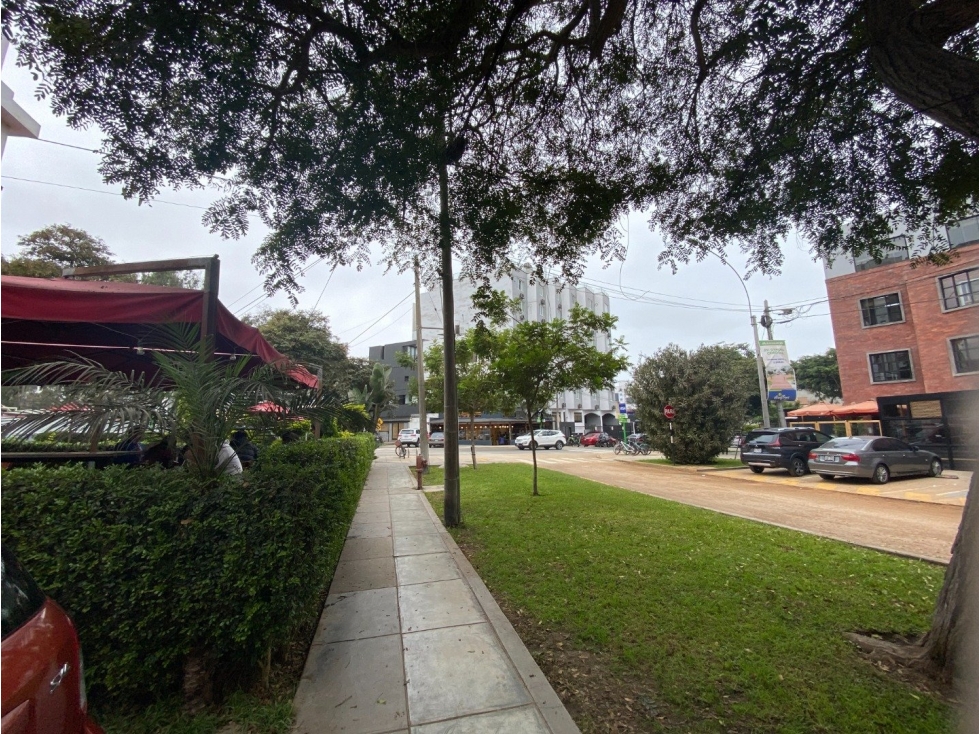 VENTA Miraflores, 1 Dor. cerca Colegio San Silvestre General Cordova - 2