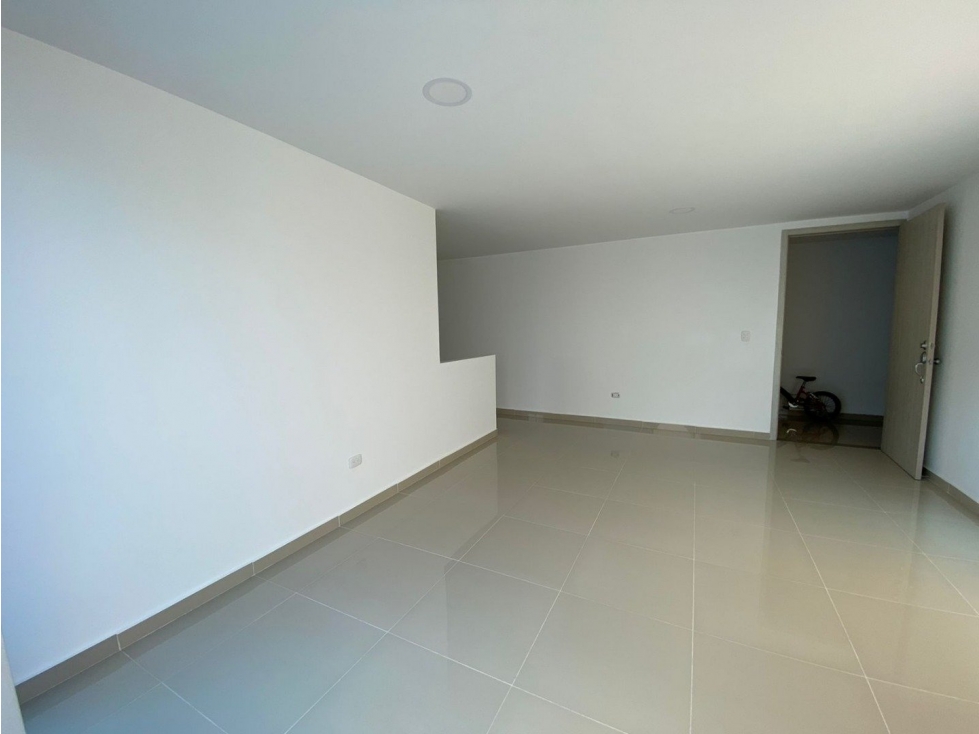 APARTAMENTO DE OPORTUNIDAD EN MANGA VISTA INTERNA PISO ALTO — foto 4