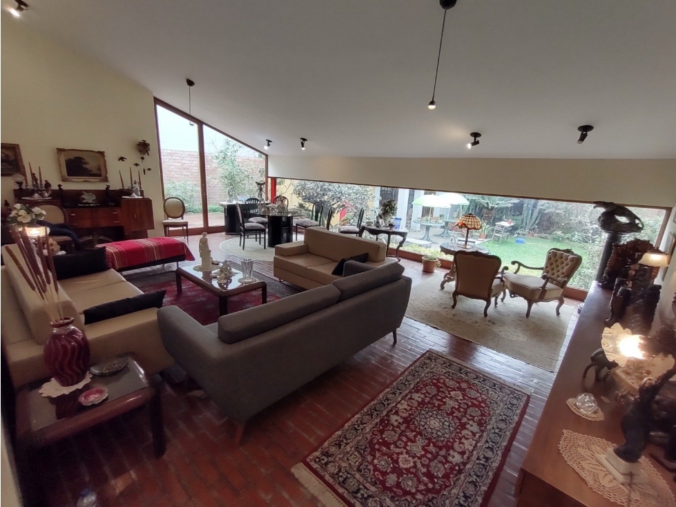 LA MOLINA - VENTA LINDA CASA - ÁREA 484 m2