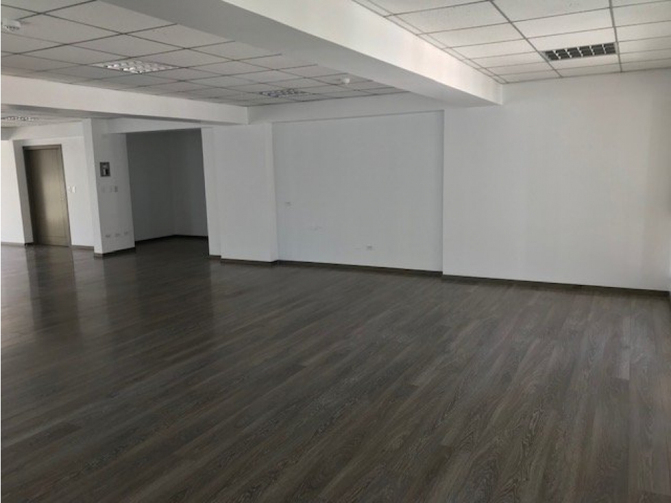 VENDO OFICINA CORPORATIVA ELOY ALFARO Y 6 DICIEMBRE 150 M2 MODERNO - 4