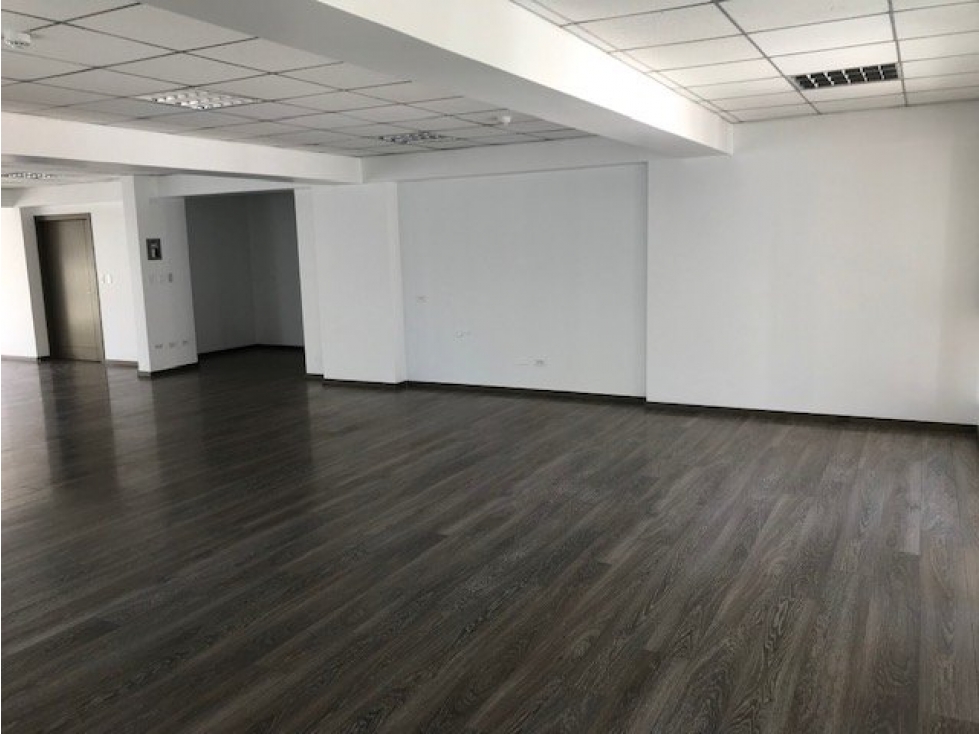 VENDO OFICINA CORPORATIVA ELOY ALFARO Y 6 DICIEMBRE 150 M2 MODERNO - 5