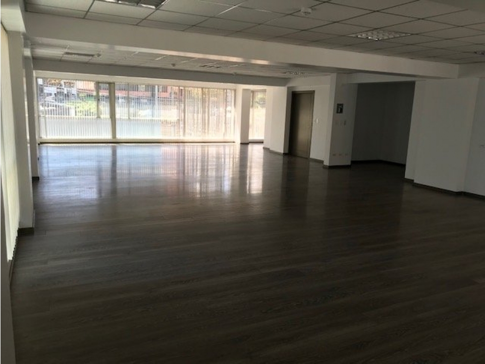 VENDO OFICINA CORPORATIVA ELOY ALFARO Y 6 DICIEMBRE 150 M2 MODERNO - 6