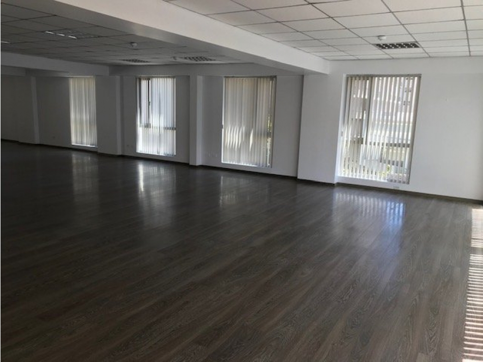 VENDO OFICINA CORPORATIVA ELOY ALFARO Y 6 DICIEMBRE 150 M2 MODERNO - 2