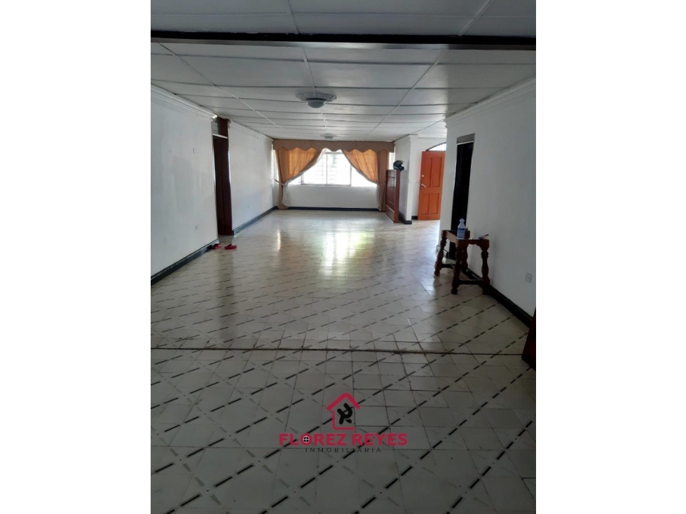 AMPLIA CASA COMERCIAL EN LA CAMPIÑA - VENTA