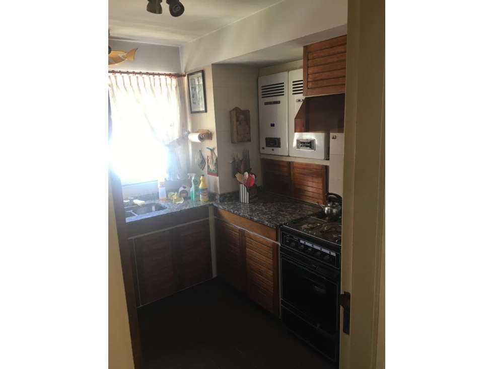 Departamento de 3 amb con dependencia y cochera. Zona Varese — foto 3