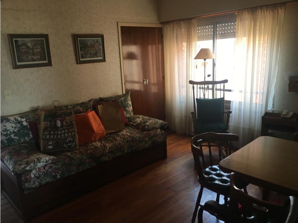 Departamento de 3 amb con dependencia y cochera. Zona Varese — foto 6