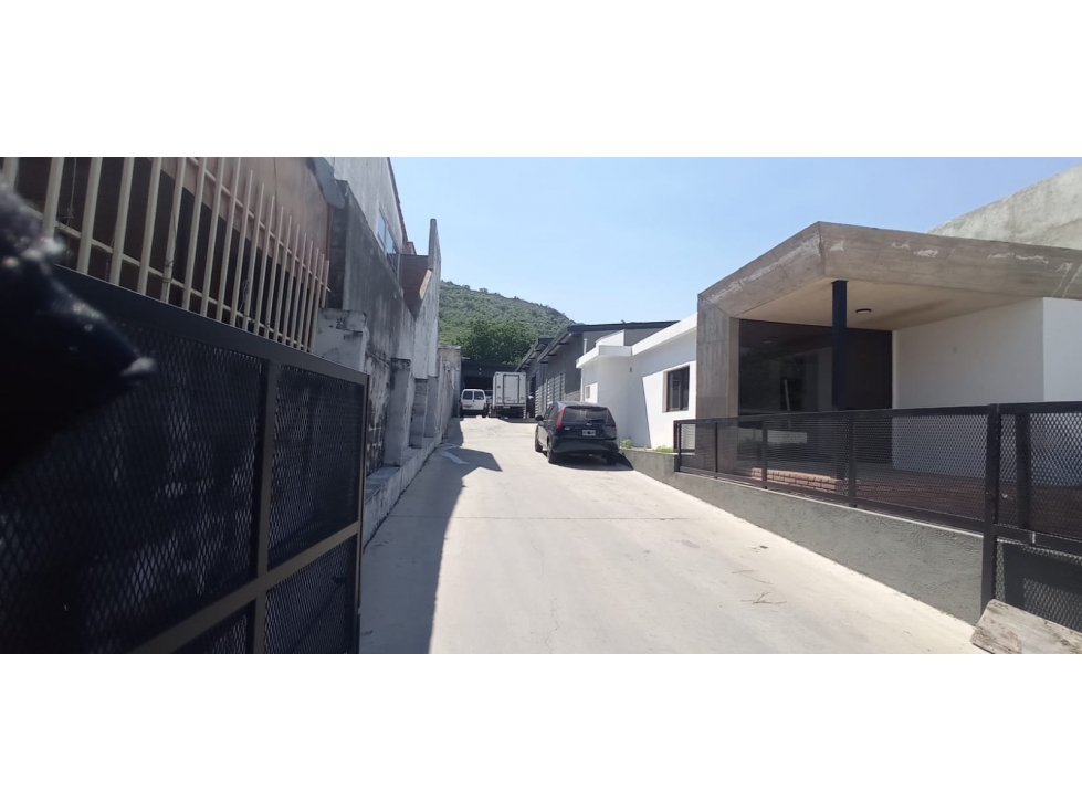 VENTA GALPÓN EN ZONA INDUSTRIAL CARLOS PAZ .. - 3