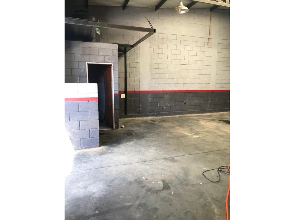 VENTA GALPÓN EN ZONA INDUSTRIAL CARLOS PAZ .. - 5