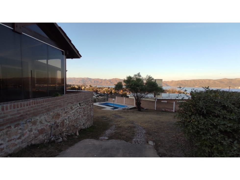 VENTA CASA CON PISCINA CARLOS PAZ LAGO AZUL - 2