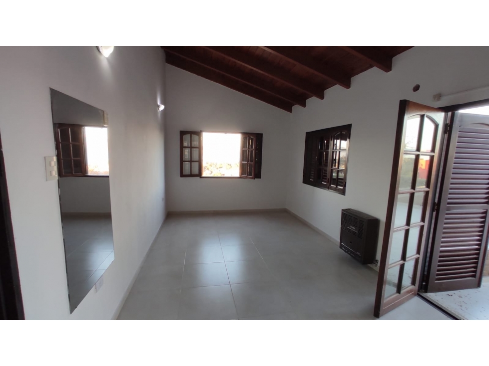 VENTA CASA CON PISCINA CARLOS PAZ LAGO AZUL - 5
