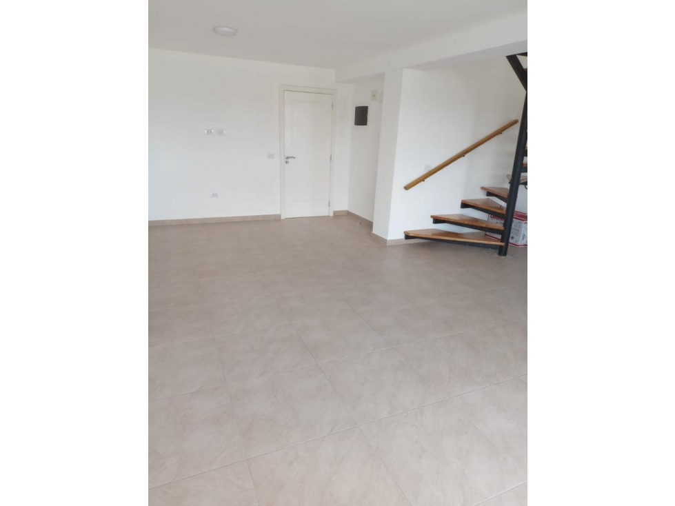 EXCELENTE DUPLEX EN VENTA 2 AMB. COCHERA 2 - 3