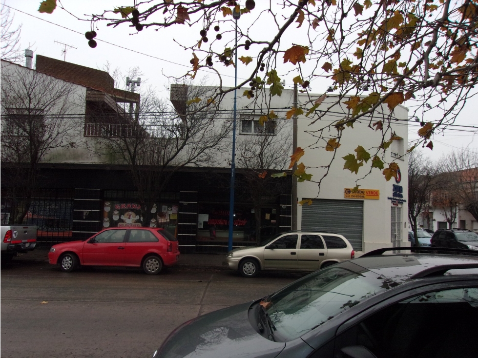 4 LOCALES MAS 3 VIV. PATIO / TODO EN BLOCK MORENO ESQ PAMPA — foto 6