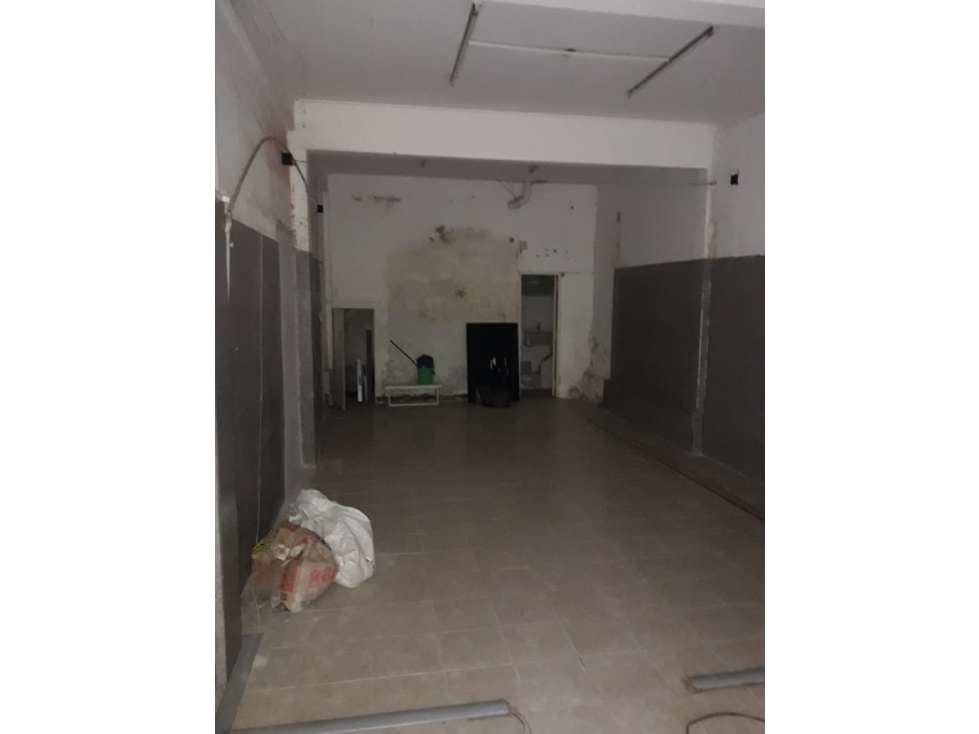 VENTA LOCAL 40 m2 SOBRE AVDA COLON AL 4600 APTO TODOS DESTINOS — foto 3