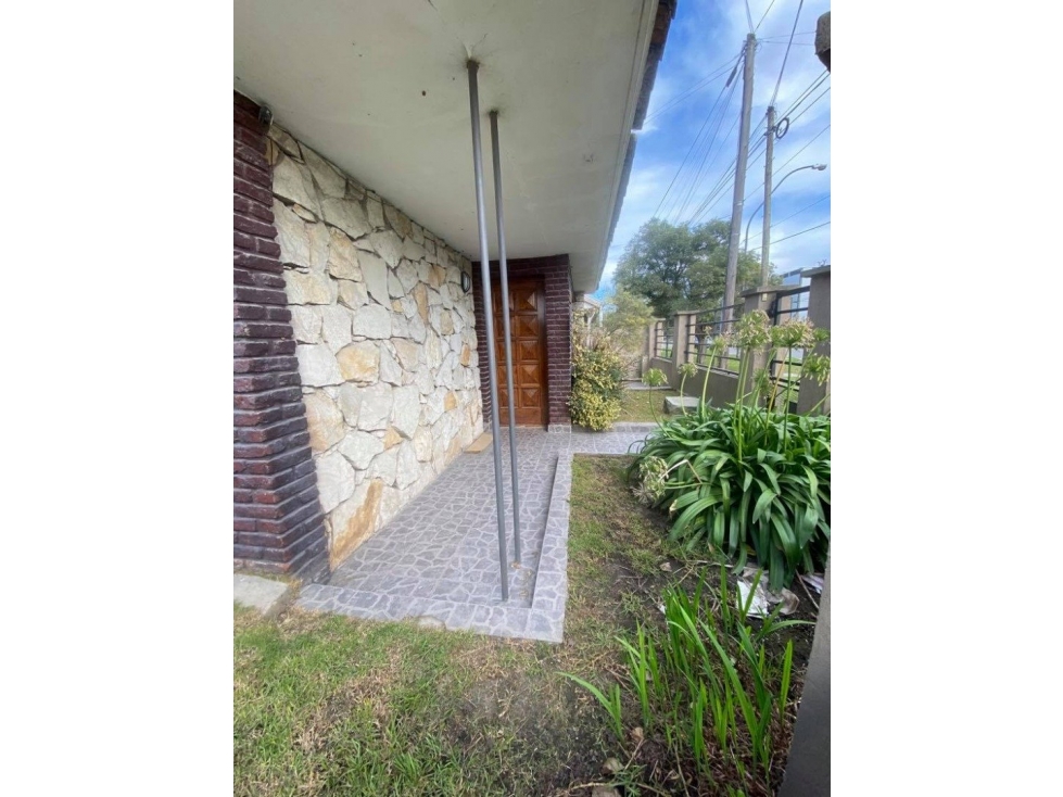 VENTA CASA EN ESQUINA DE 3 DORMITORIOS - LOTE 268m2 BARRIO CAISAMAR — foto 3