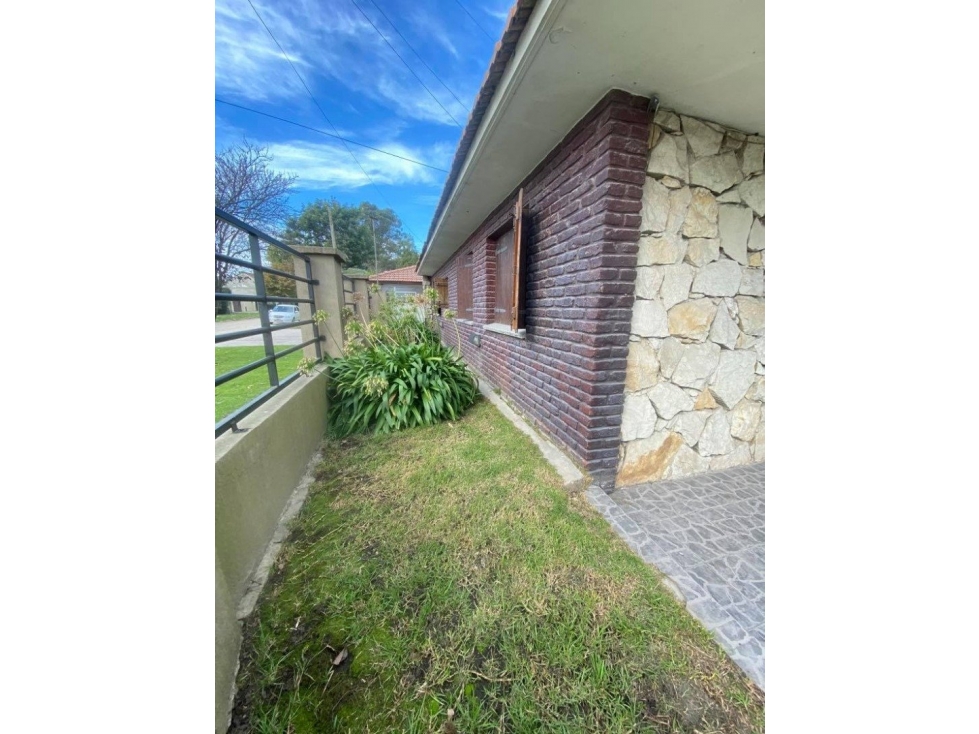 VENTA CASA EN ESQUINA DE 3 DORMITORIOS - LOTE 268m2 BARRIO CAISAMAR — foto 4