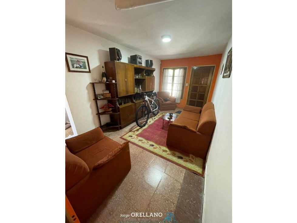 VENTA OPORTUNIDAD CASA SOBRE LOTE PROPIO DE 333m2 CON PARQUE Y QUINCHO CON PARRILLA — foto 4
