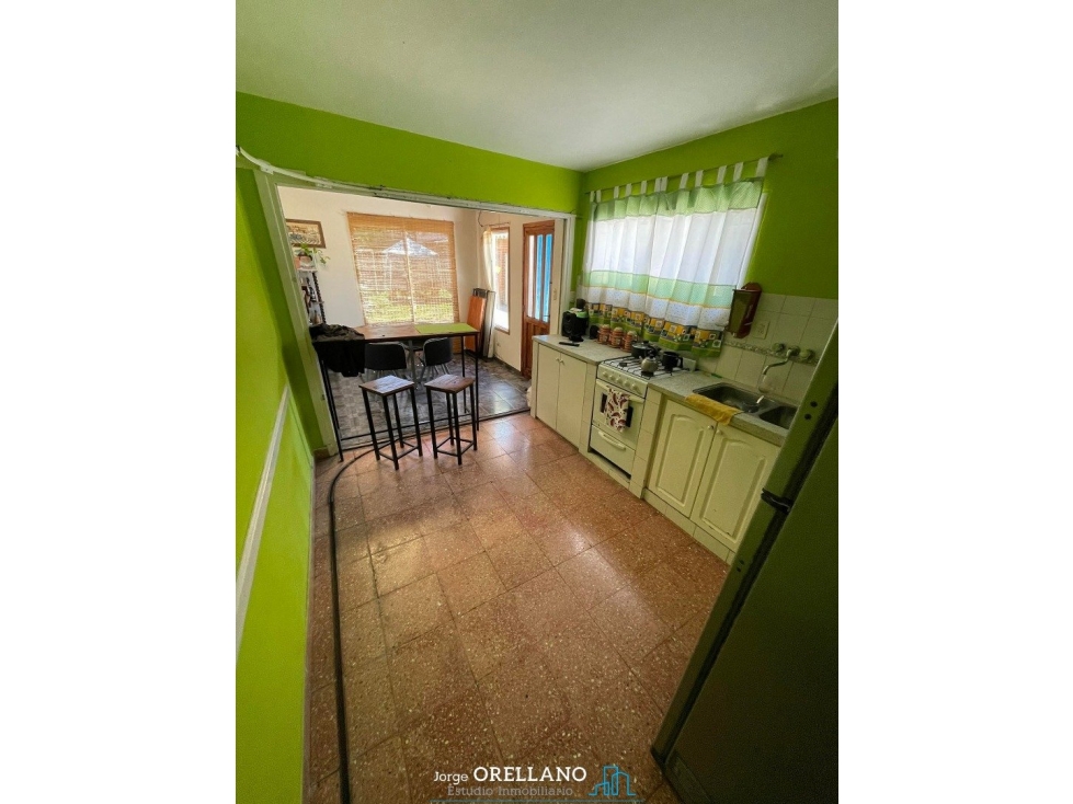 VENTA OPORTUNIDAD CASA SOBRE LOTE PROPIO DE 333m2 CON PARQUE Y QUINCHO CON PARRILLA — foto 5