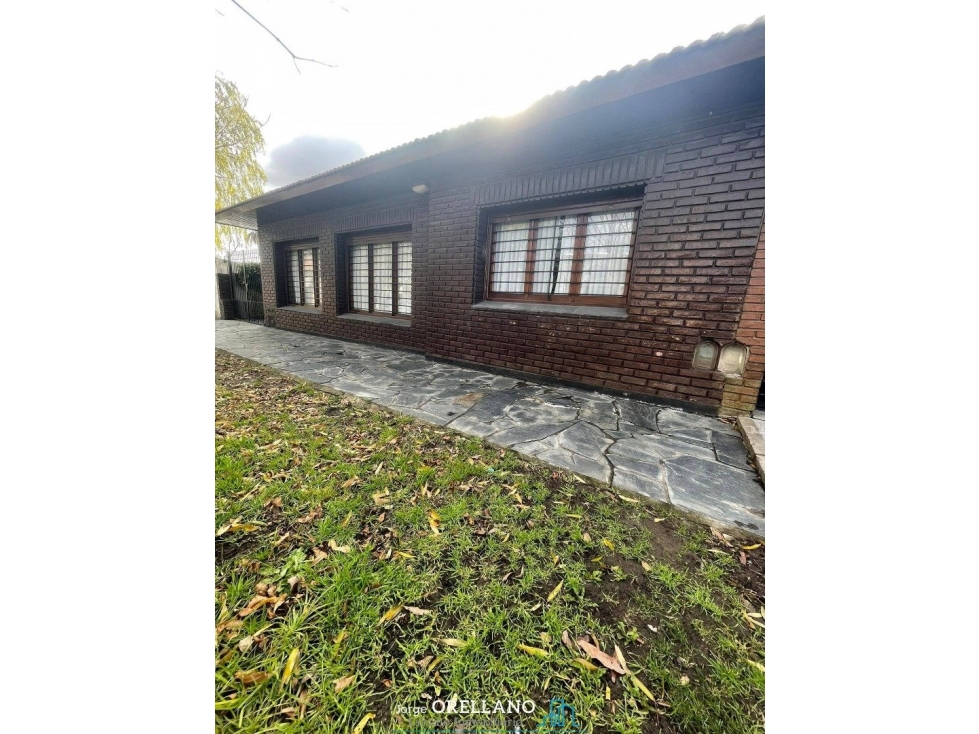 VENTA EXCELENTE CHALET CON PATIO Y PARRILLA EN FLORENCIO SANCHEZ — foto 3
