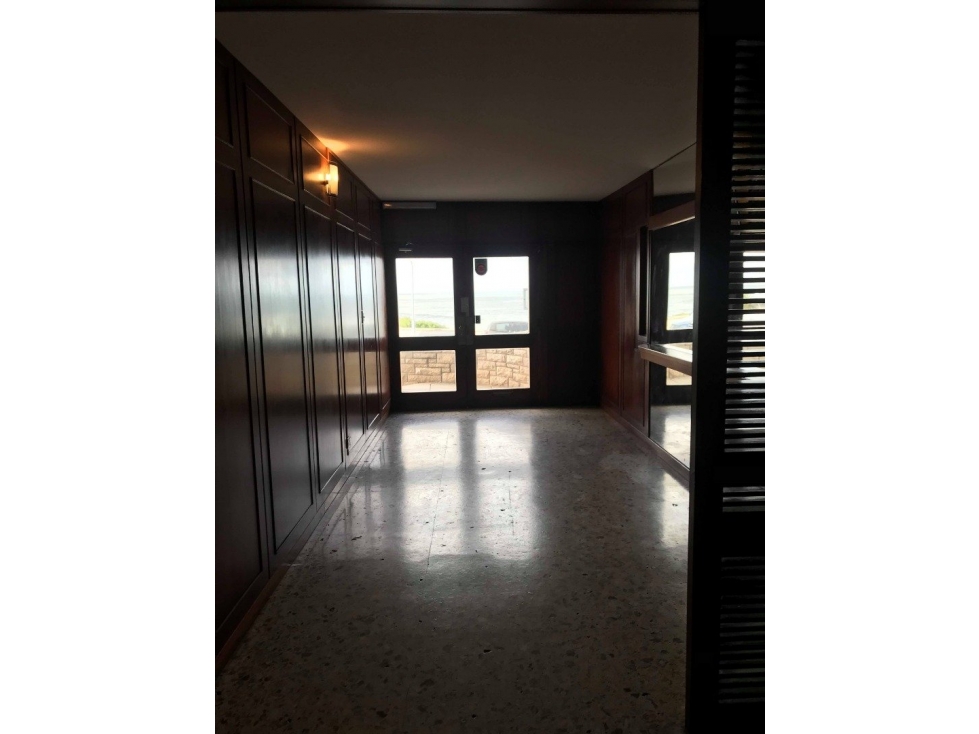 VENTA DE SEMIPISO FRENTE AL MAR DE 4 AMBIENTES CON COCHERA Y PATIO INTERNO - 5