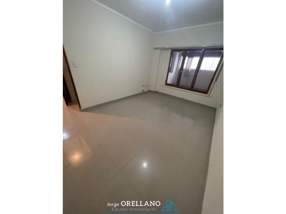 VENTA DE DEPARTMENTO 2 AMB CON PATIO CERRADO Y COCHERA — foto 2