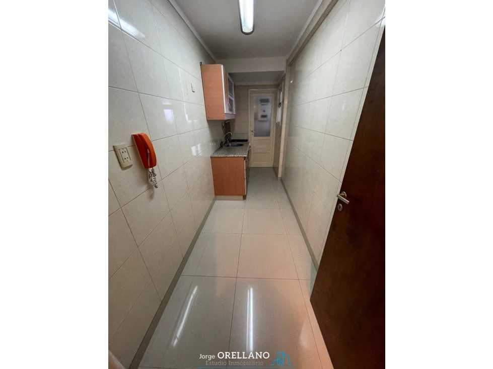 VENTA DE DEPARTMENTO 2 AMB CON PATIO CERRADO Y COCHERA — foto 3
