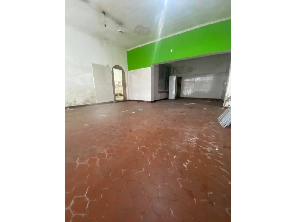 VENTA DE LOCAL COMERCIAL Y GALPON SOBRE LOTE DE 368m2 EN ZONA CENTRO - 5