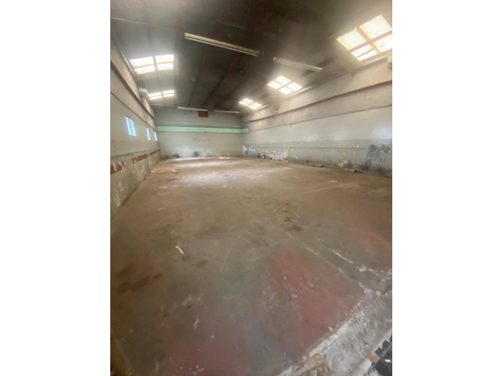 VENTA DE LOCAL COMERCIAL Y GALPON SOBRE LOTE DE 368m2 EN ZONA CENTRO - 6