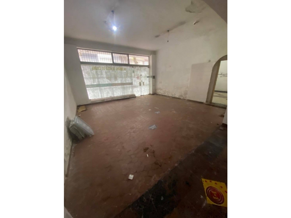 VENTA DE LOCAL COMERCIAL Y GALPON SOBRE LOTE DE 368m2 EN ZONA CENTRO - 4