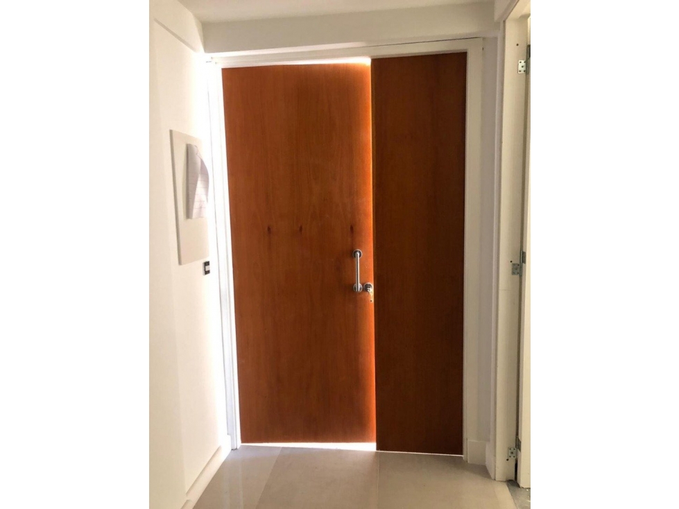 VENTA OFICINA SEMIPISO PLAZA MITRE - 2