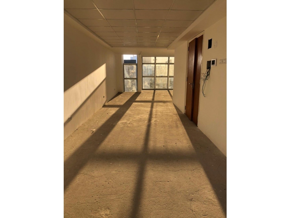 VENTA OFICINA SEMIPISO PLAZA MITRE - 3