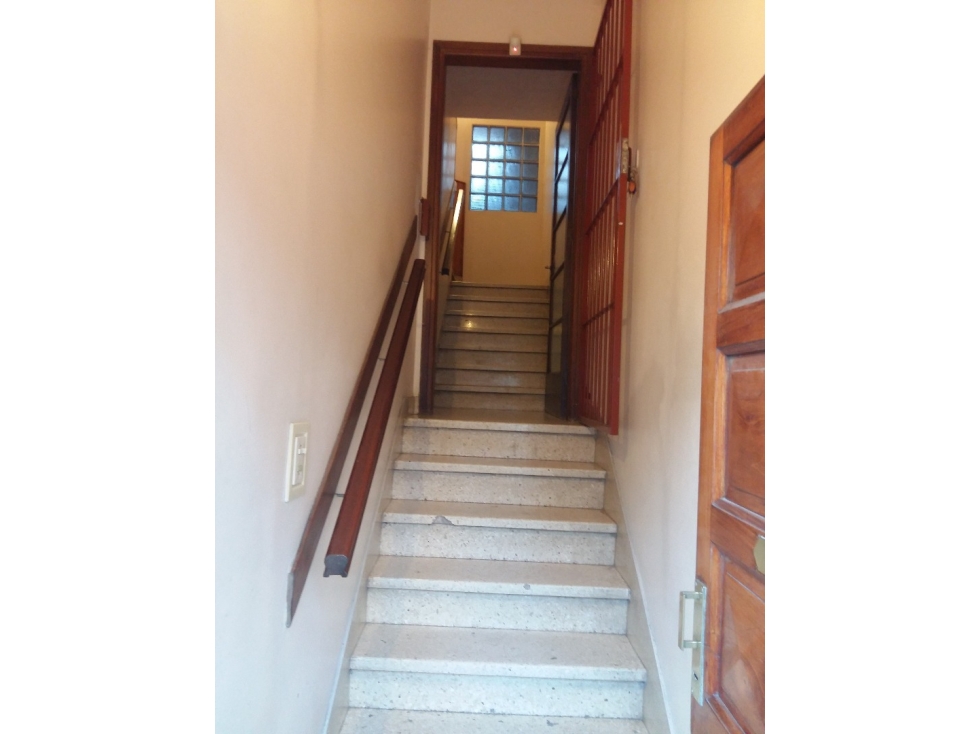VENTA 6 AMBIENTES CON PATIO APTO PROF A METROS DE AV MARTÍNEZ HOZ — foto 4