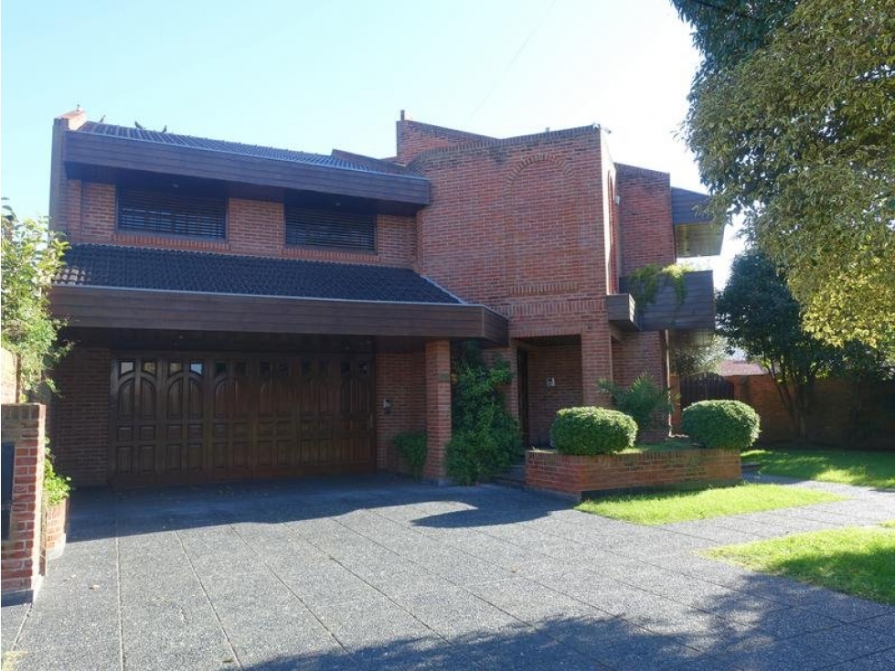 VENTA CHALET 4 DORMITORIOS ,CON PSICINA, MAR DEL PLATA ,PARQUE LURO