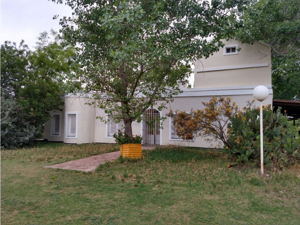 Vendo Casa de Campo, Sobre Autovía Rio 3 - Almafuerte - 2