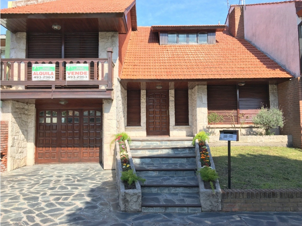 VENTA - HERMOSO E IMPORTANTE CHALET EN PARQUE LURO