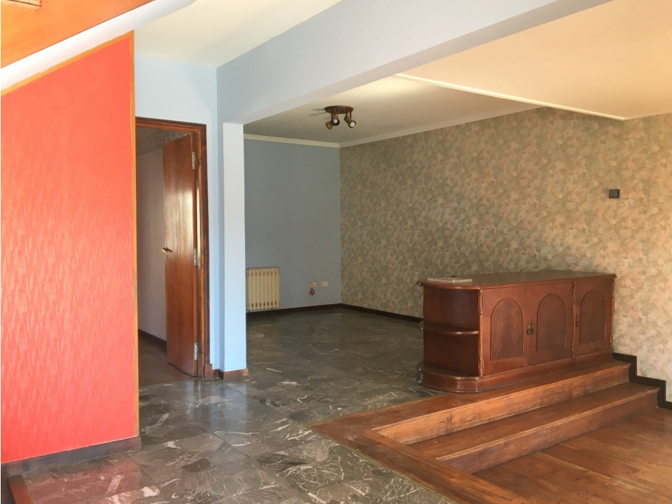 VENTA - HERMOSO E IMPORTANTE CHALET EN PARQUE LURO — foto 2