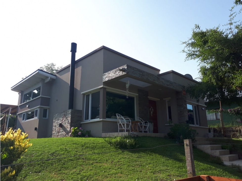 Hermosa casa en ecxelente zona de Valeria - 1