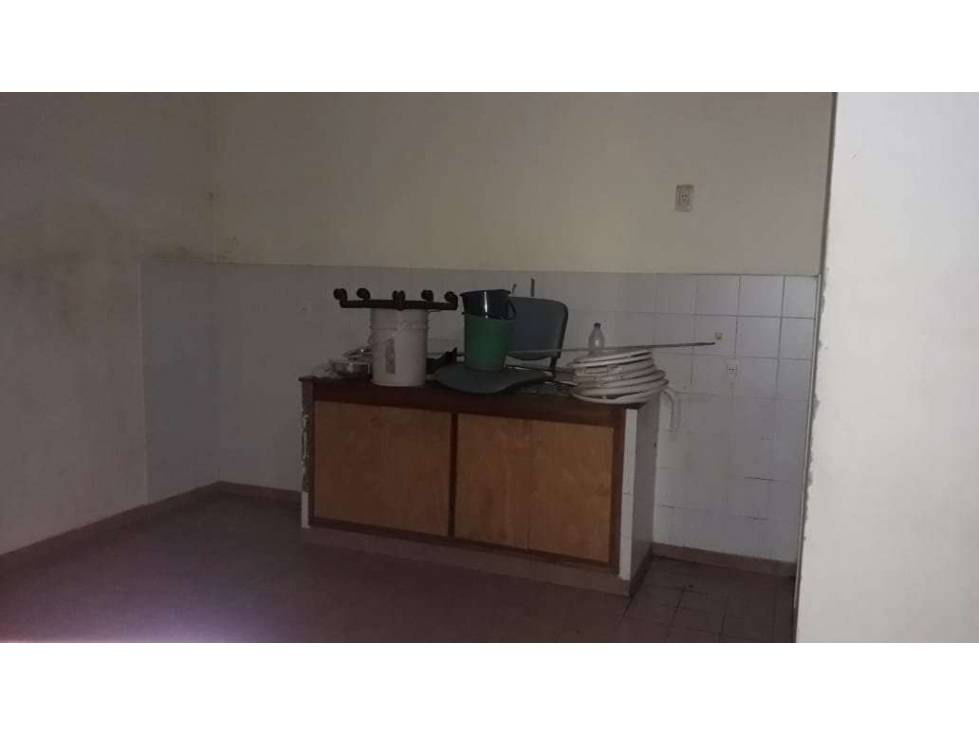 VENDO LOCAL COMERCIAL POR AV URUGUAY (POSADAS-MISIONES) - 2
