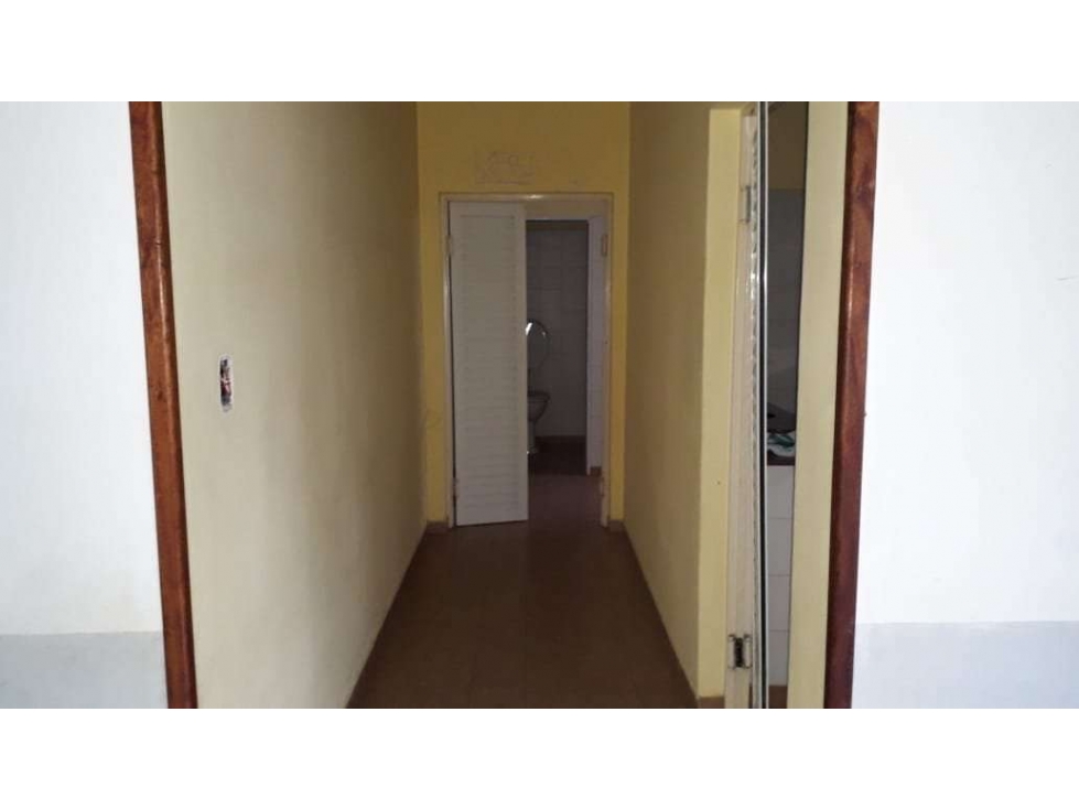 VENDO LOCAL COMERCIAL POR AV URUGUAY (POSADAS-MISIONES) - 4